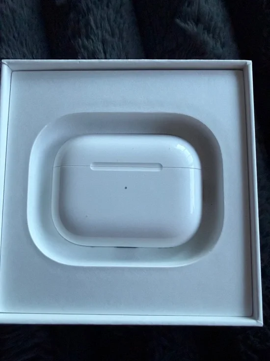 Apple AirPods Pro- 2nd generation - Picture 3 of 4